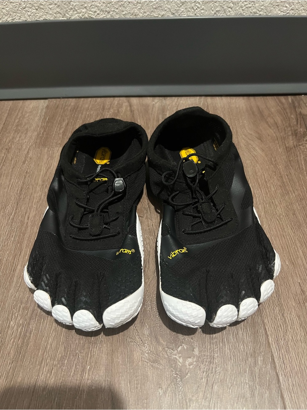 Vibram KSO EVO Five Fingers Men’s Size 8.5 - 9 Black/White 42 EU